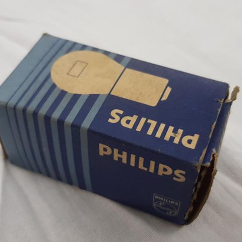 NOS Phillips 12V, 45/40. Lyspære for veteranbil, type 12741