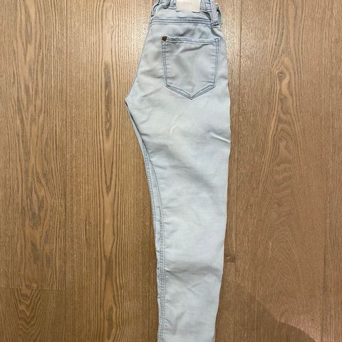 Tøff og fin lys naturlig slitt jeans - olabukse - bukse str 8-9 år.