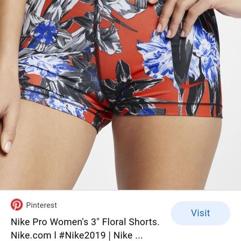 Nike pro womans 3 floral shorts Kun prøvet en gang så lapper tatt av