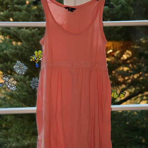 Søt ferskenfarget kjole / sommerkjole - størrelse XS