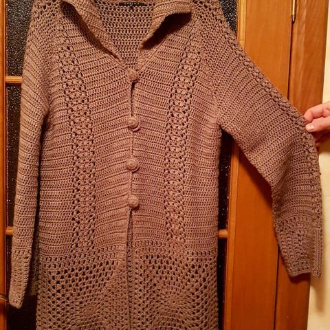 Ny lang strikket ull jakke/cardigan fra Carla F. Str. XL