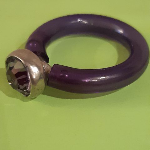 LILLA  RING.STÅL/PLAST/STEN STR 58/59