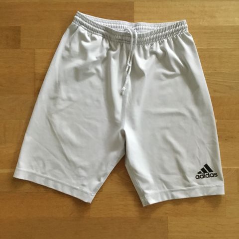 Shorts Adidas 200kr