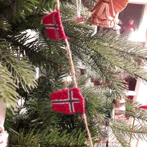 2 stk Norske flagg til jule treet hb kr 350 pr lengde