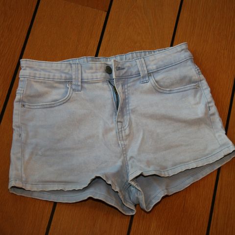 Lyseblå dongeri shorts / kortbukse - størrelse 36