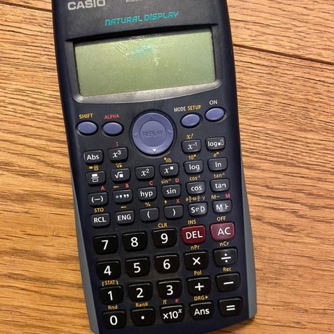 Gammel Kalkulator. Casio, scientific calculator fx-82es