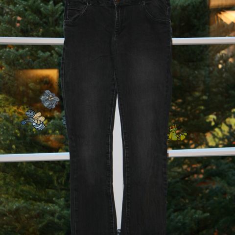 Stilige sorte jeans - størrelse 164 cm - som ny :)