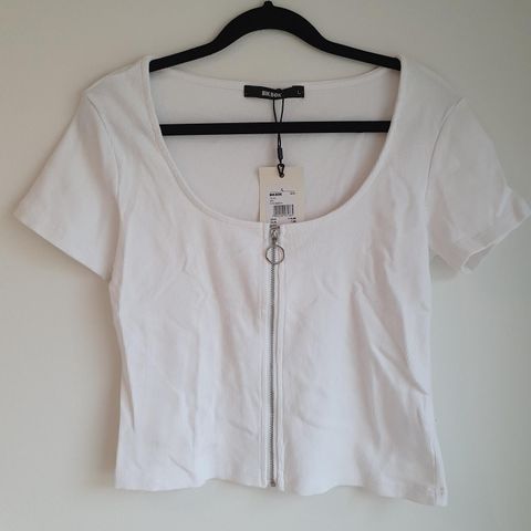 Ny hvit cropped top fra BikBok