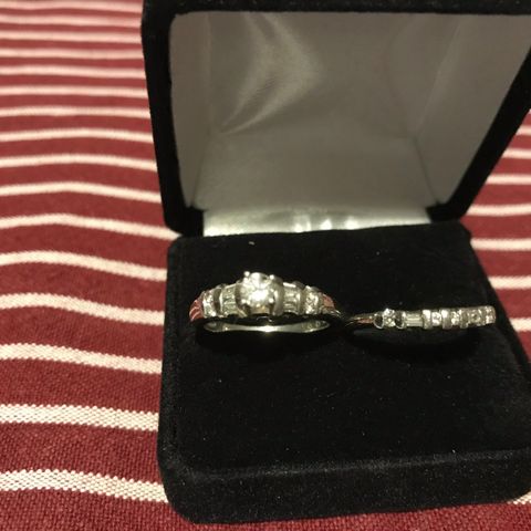 Platina PT 950   Forlovelsesring og bryllupsbånd  0,70 karat diamanter