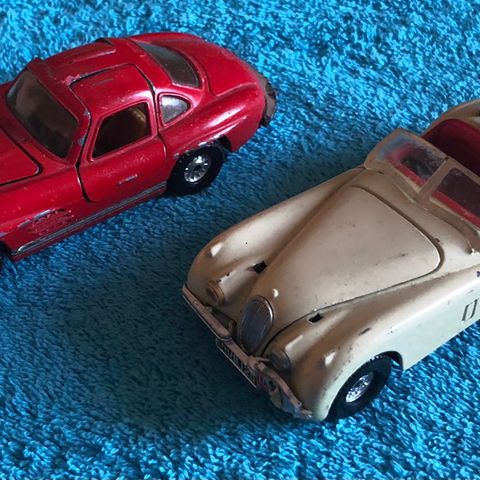 Corgi Mercedes-Benz 300 SL og Jaguar XK 120