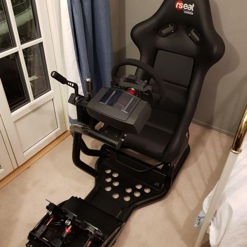 Fanatec Clubsport komponenter og Komplett Simulator Ønskes Kjøpt