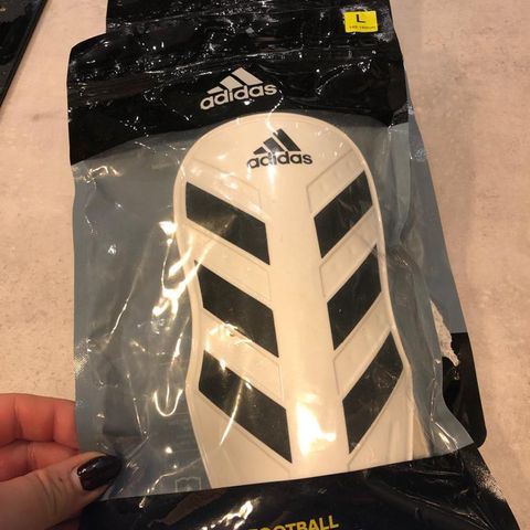 Ny leggbeskytter Fotball Adidas