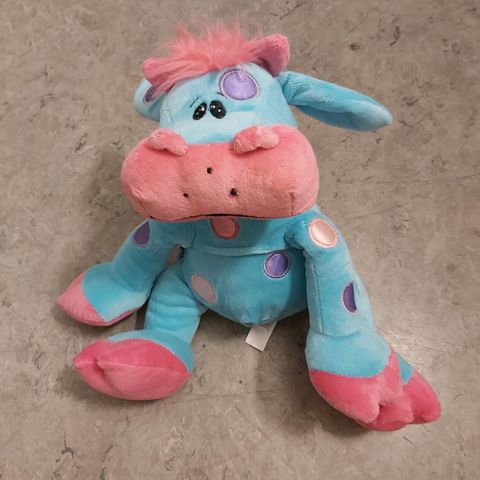 Bamse KU, lyseblå med rosa. Mellomstor.