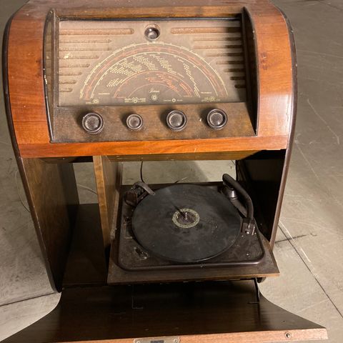 Retro radiobenk Primas Med platespiler  typ 451