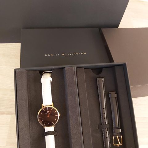 Daniel Wellington klokke med ekstra rem 