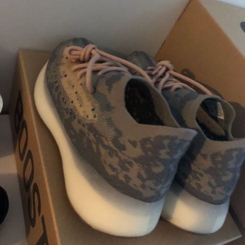 Yeezy boost 380 mist 42 2/3