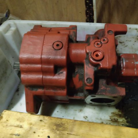 Defekt hydraulikkpumpe til Kubota kx080-4@