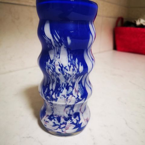 Kunstglass vase fra Randsfjord eller Hadeland