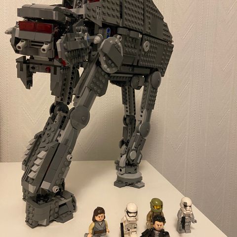 LEGO Star Wars 75189 First Order Heavy Assault Walker