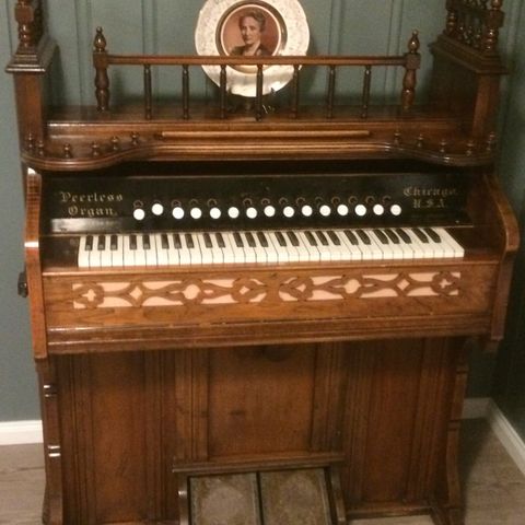 Velholdt Harmonium(pumpeorgel) fra  ca.1895?