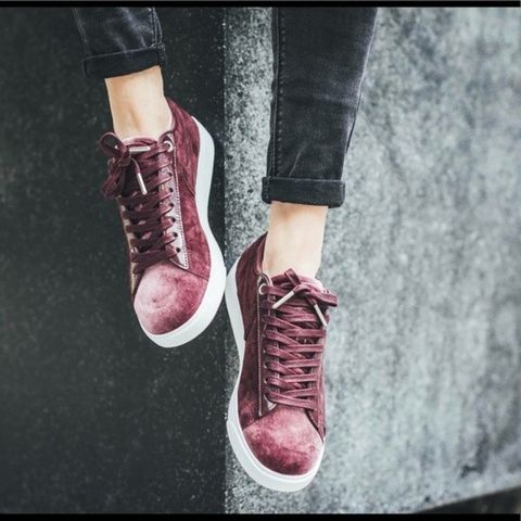 Women’s Nike Low Blazer in wine/burgundy velvet