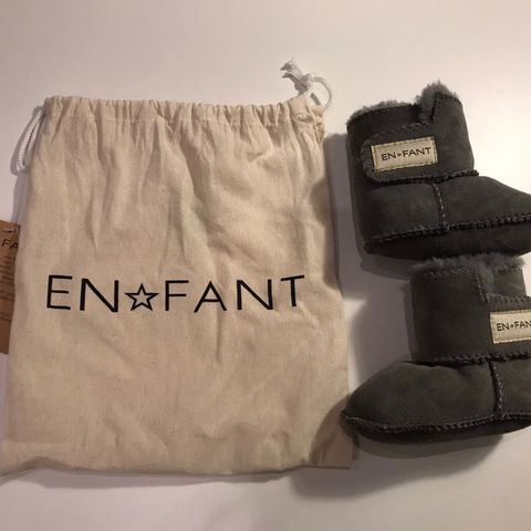 Enfant NYE og UBRUKTE uggs, ulltøfler, skinnbooties. Str.S