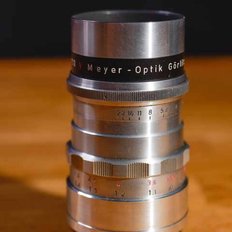 ! Meyer Optik Görlitz Trioplan 100mm F2.8 Nikon F mount med skin etui.