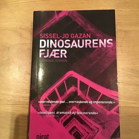 Pocketbok: Sissel-Jo Gazas, Dinosaurenens fjær