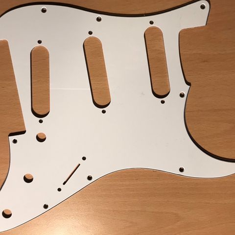 FENDER Stratocaster Floyd Rose SSS 11 hole pickguard