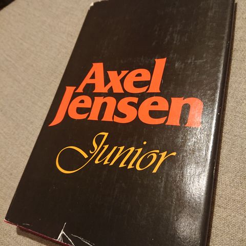 Junior av Axel Jensen