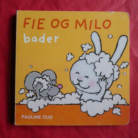 Fie og Milo bader