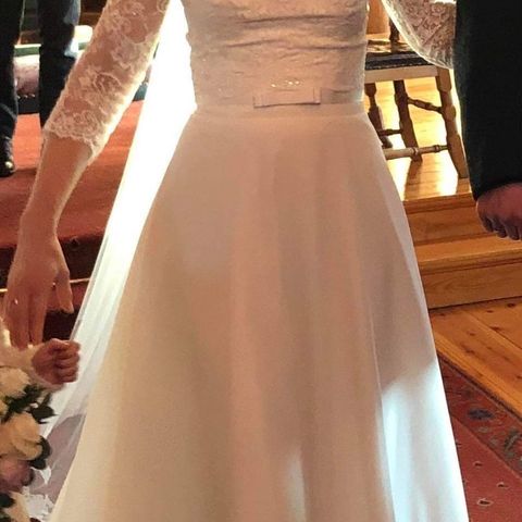 Nydelig brudekjole, blondebolero og slør (kjøpt ny i 2019)