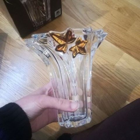 NY krystal vase