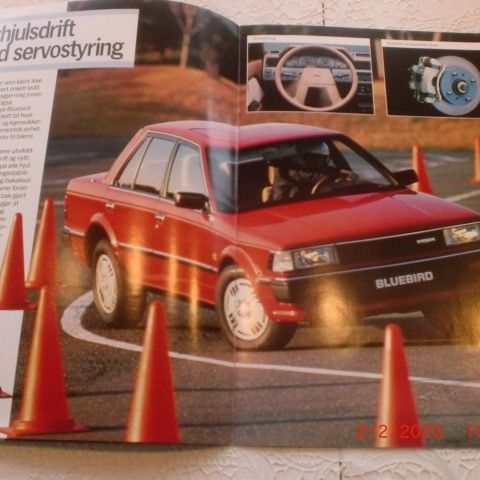 Bilbrosjyre av Nissan Bluebird