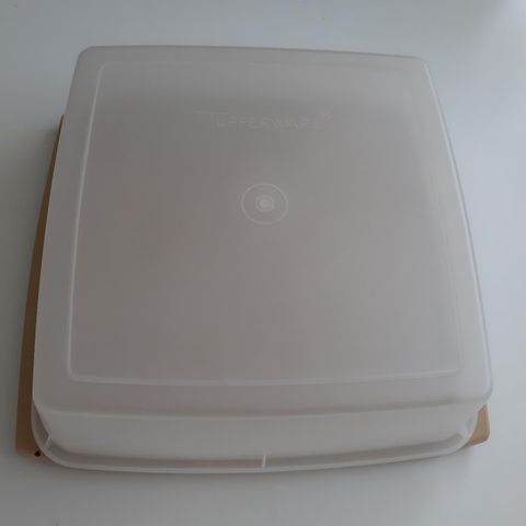 TUPPERWARE osteklokke/boks.