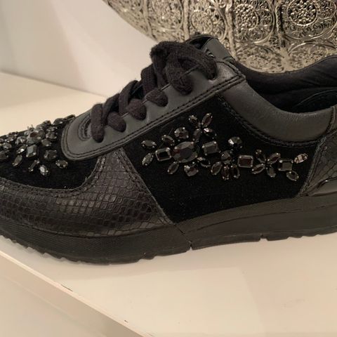 Mikael kors stud sneakers strl 38