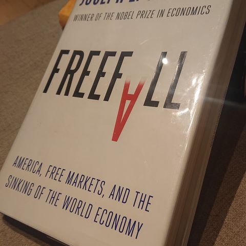 Freefall av Joseph Stiglitz (signert)