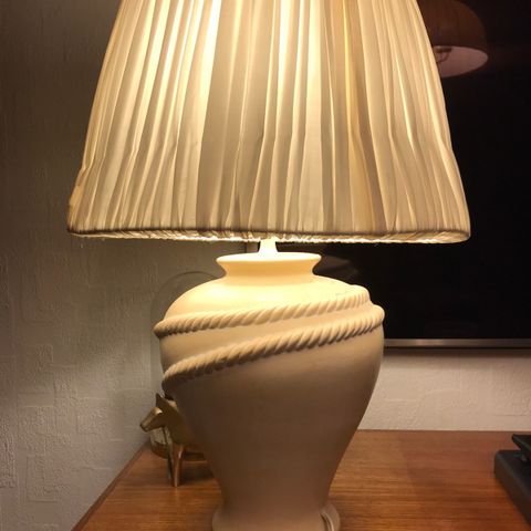 2 stk bordlampe med tine k lampeskjerm