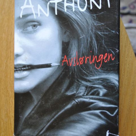 Evelyn Anthony: Avsløringen. Innb. (J). Sendes