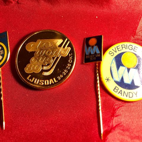 Pins fra VM i bandy 1979 og 1980