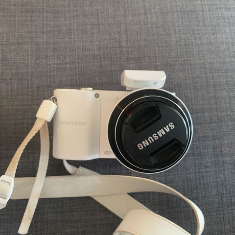 Samsung kamera nx1100 (ladekabel følger ikke med)