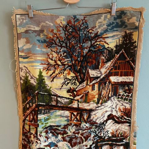 Brodert bilde i fine farger.  61 x 48 cm.