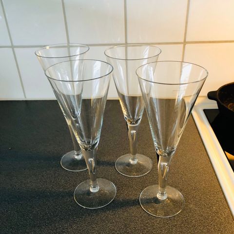 4 lekre høye champagneglass 22 cm