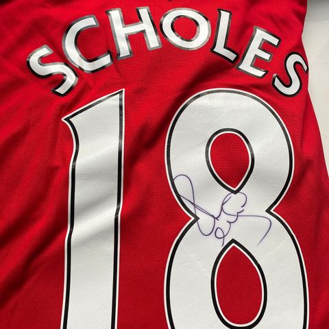 Manchester United signer drakt Scholes 