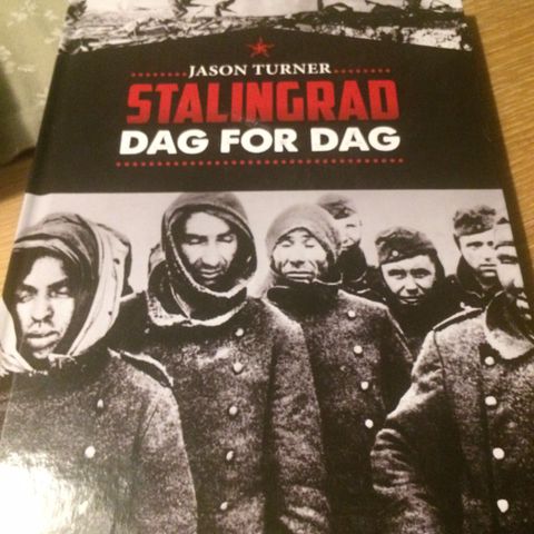 Stalingrad dag for dag av Jason Turner til salgs.