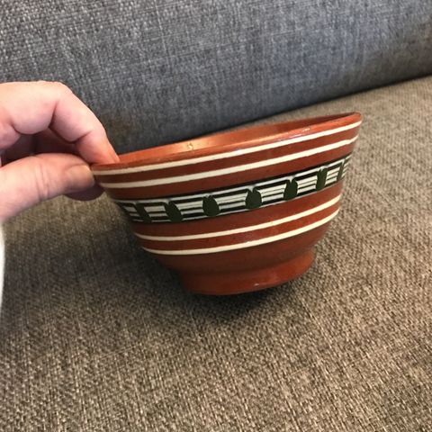 Flott godteskål i keramikk selges
