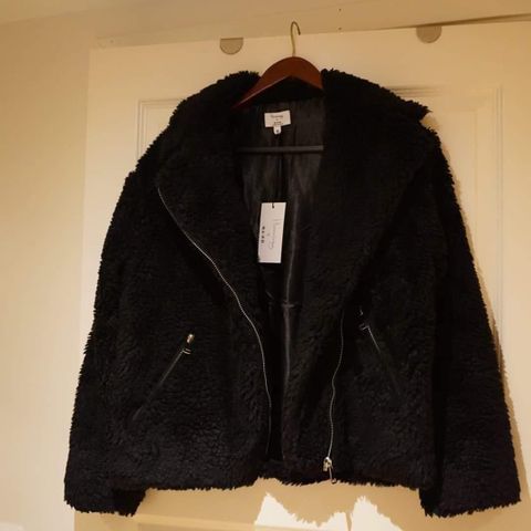 NA-KD - Short Faux Fur Belted Biker Jacket /Kåpe