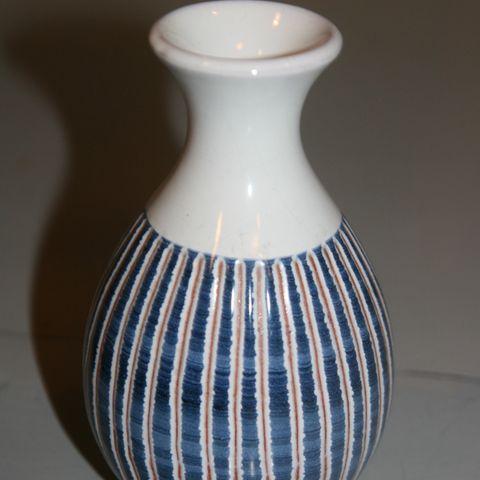 Keramikk vase signert Hegge, 53