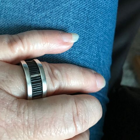 Stilig spesiell sølv ring.