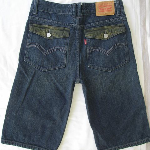 Levis shorts W28 knelang m/kamomønstrede lommeklaffer